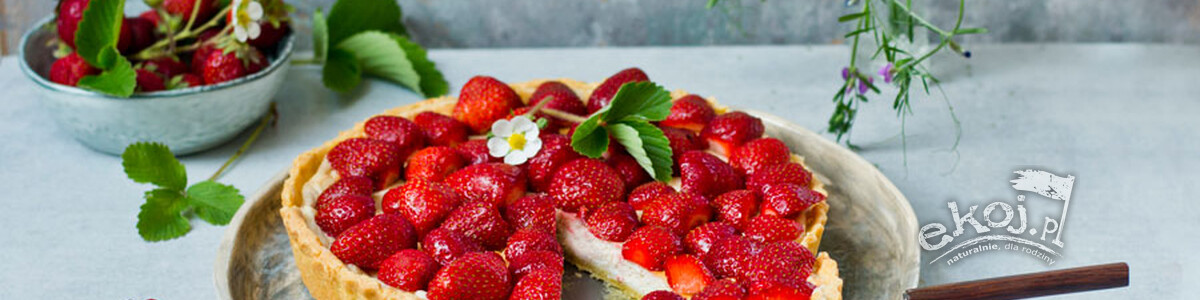 Tarta z twarożkiem i truskawkami