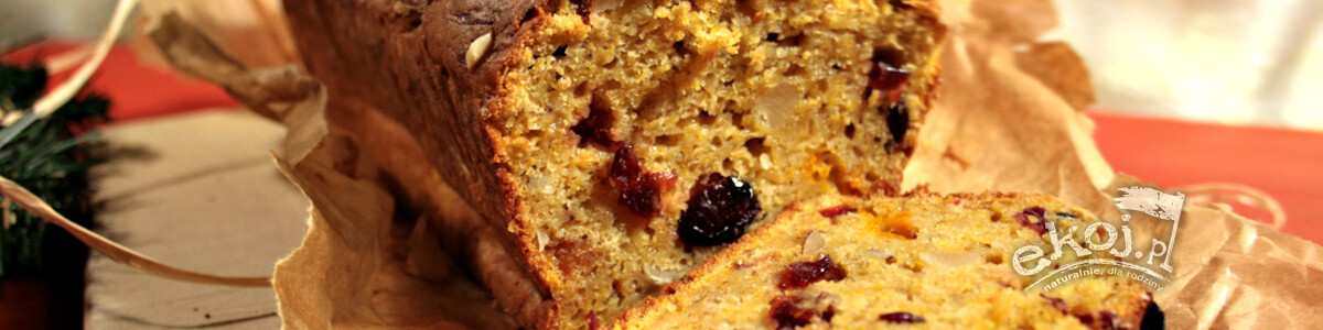 Babka dyniowa z orzechami brazylijskimi i żurawiną