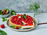 Tarta z twarożkiem i truskawkami